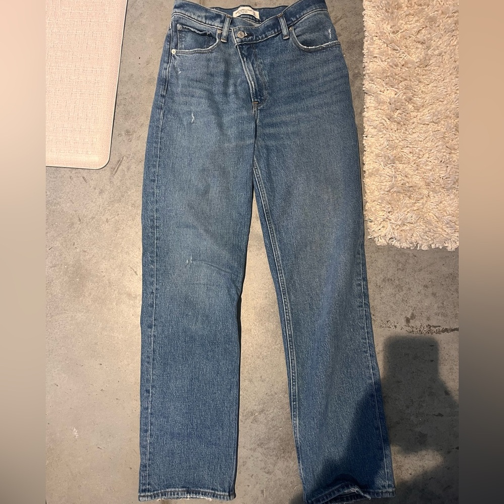 Abercrombie & Fitch Ultra High Rise 90’s Straight Jean